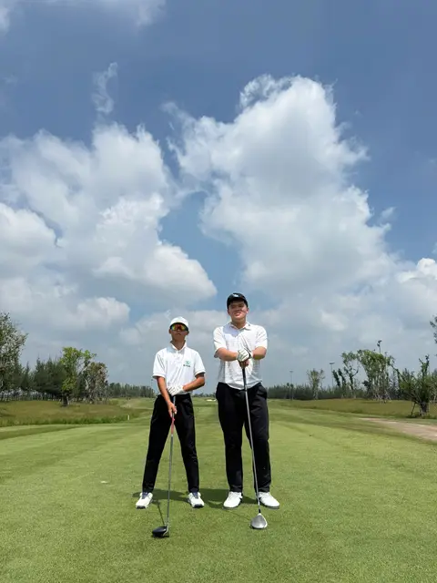Hai học viên trên fairway